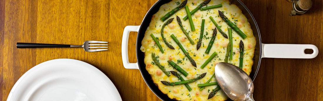 Frittata primaveral con espárragos, guisantes y queso de cabra